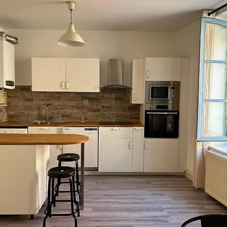 Au Coeur De La Vieille De Apartment Montlucon